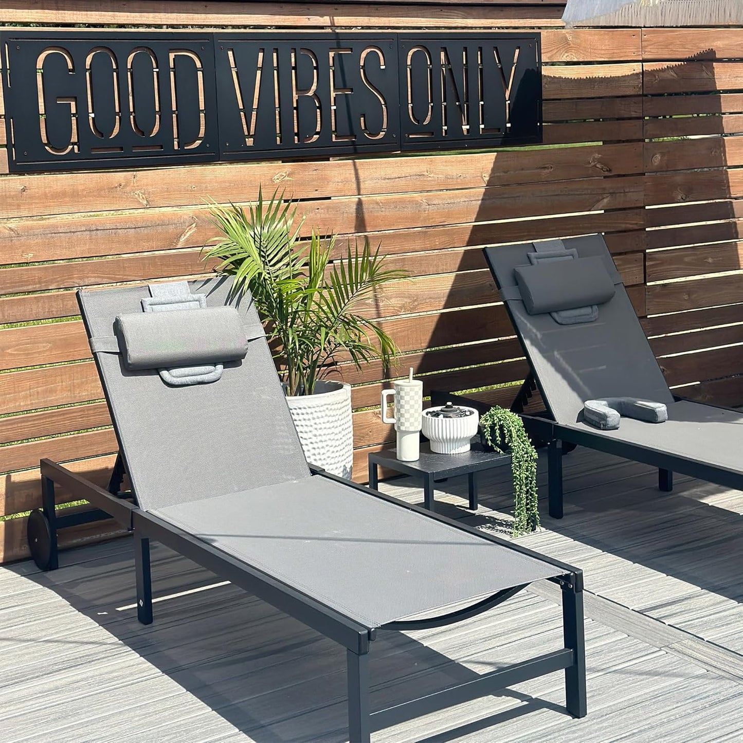 PURPLE LEAF Patio Tanning Lounge Chair Set with Face Down Hole Outdoor Aluminum Adjustable Reclining Chairs Wheels Pillows and Table for Poolside Beach Sunbathing Lounger, Beige