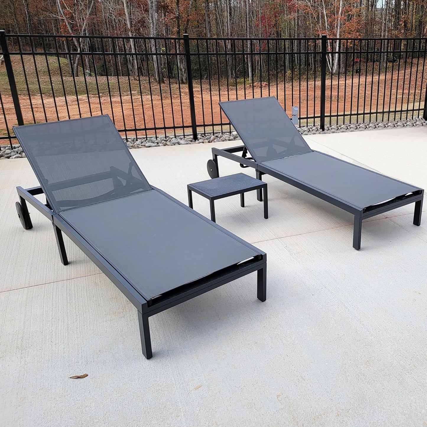 PURPLE LEAF Patio Tanning Lounge Chair Set with Face Down Hole Outdoor Aluminum Adjustable Reclining Chairs Wheels Pillows and Table for Poolside Beach Sunbathing Lounger, Beige